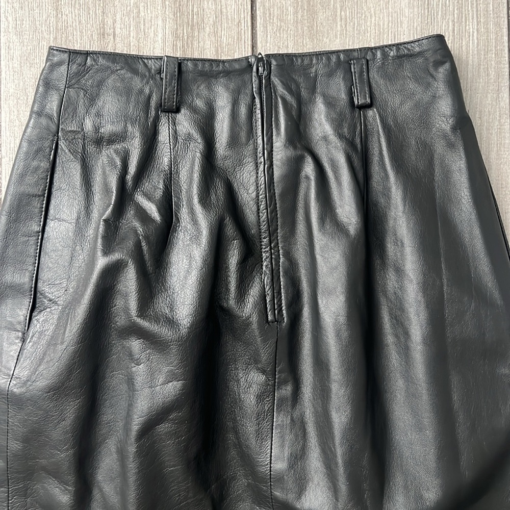 Vakko Black Leather Pencil Skirt Size 6 - Picture 8 of 8